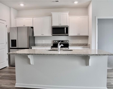 102 Fremont Lane - Photo Thumbnail 2