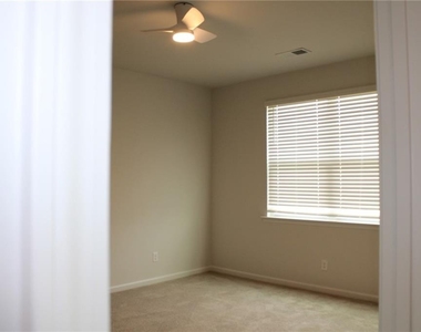 102 Fremont Lane - Photo Thumbnail 6