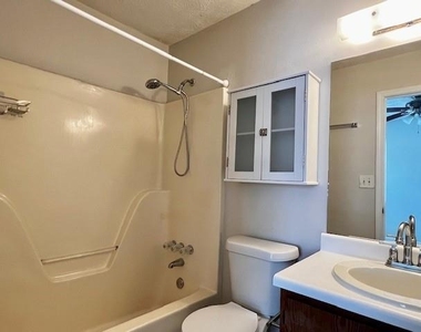 1630 Leona Street Nw - Photo Thumbnail 7