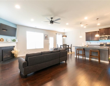 576 Dasheill Lane - Photo Thumbnail 7
