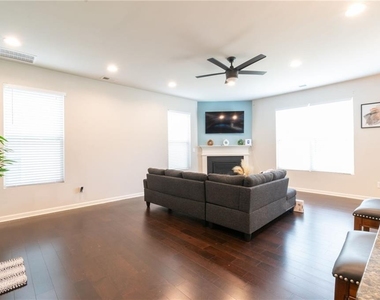 576 Dasheill Lane - Photo Thumbnail 8