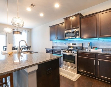 576 Dasheill Lane - Photo Thumbnail 9