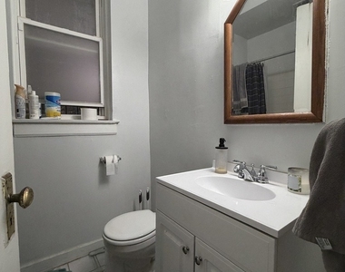 3727 N Pine Grove Avenue - Photo Thumbnail 4