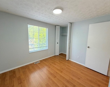 4421 Hopkins Lake Drive - Photo Thumbnail 14