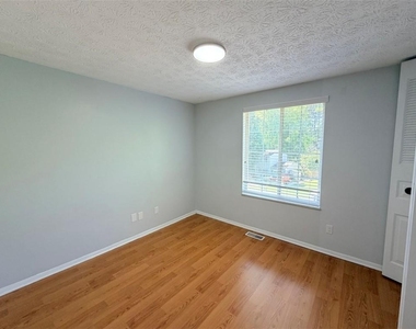 4421 Hopkins Lake Drive - Photo Thumbnail 15