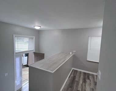 1637 Sheffield Drive - Photo Thumbnail 3