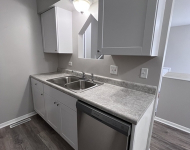 1637 Sheffield Drive - Photo Thumbnail 6