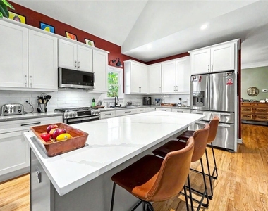 324 Brooks Avenue Ne - Photo Thumbnail 10