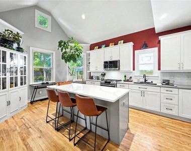 324 Brooks Avenue Ne - Photo Thumbnail 8