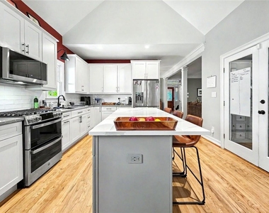 324 Brooks Avenue Ne - Photo Thumbnail 9