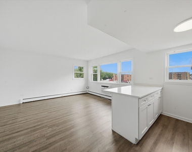 7709 W Marwood Avenue - Photo Thumbnail 9