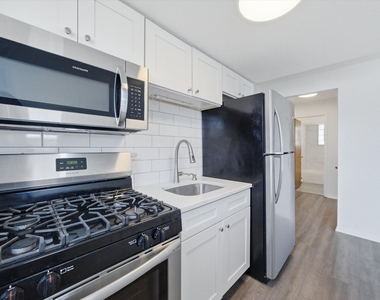 7709 W Marwood Avenue - Photo Thumbnail 12