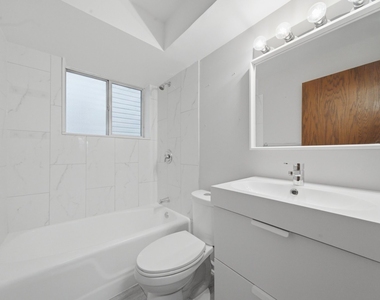7709 W Marwood Avenue - Photo Thumbnail 7