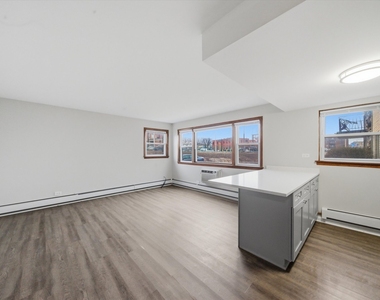 7709 W Marwood Avenue - Photo Thumbnail 2