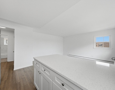7709 W Marwood Avenue - Photo Thumbnail 10