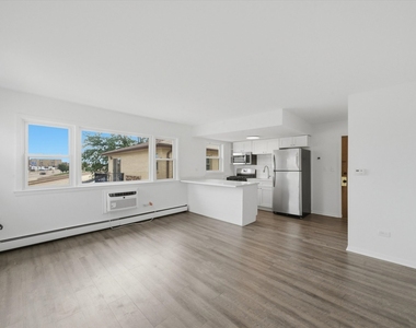 7709 W Marwood Avenue - Photo Thumbnail 6