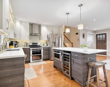 1060 Judy Drive - Photo Thumbnail 5