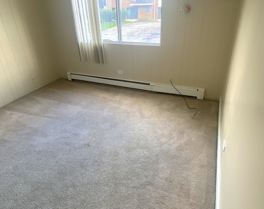 1412 Willow Lane - Photo Thumbnail 6