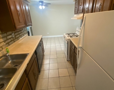 1412 Willow Lane - Photo Thumbnail 3