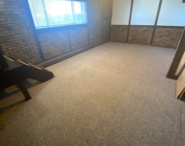 1412 Willow Lane - Photo Thumbnail 8