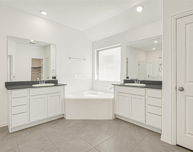 31422 Vineyard Creek Drive - Photo Thumbnail 25