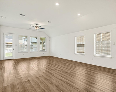 31422 Vineyard Creek Drive - Photo Thumbnail 18