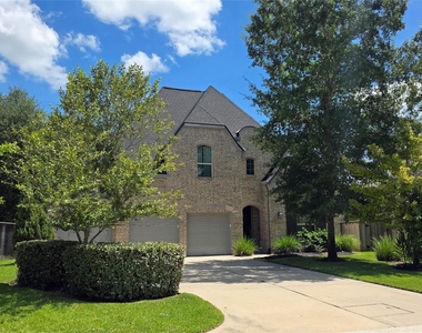 142 Mayfield Drive - Photo Thumbnail 2