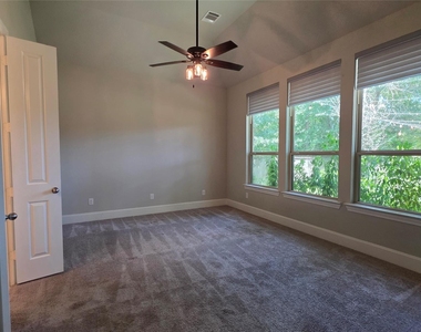 142 Mayfield Drive - Photo Thumbnail 27