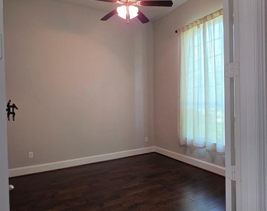 142 Mayfield Drive - Photo Thumbnail 12