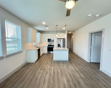 29600 Ronald Reagan Blvd - Photo Thumbnail 1