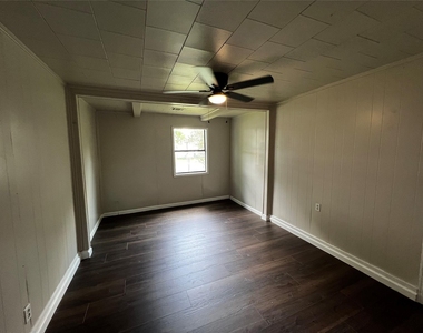 1805 E North Street - Photo Thumbnail 11