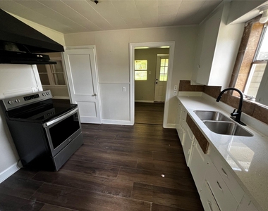 1805 E North Street - Photo Thumbnail 4