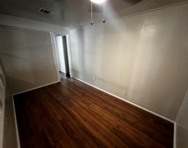 1805 E North Street - Photo Thumbnail 16