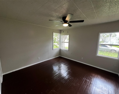 1805 E North Street - Photo Thumbnail 10