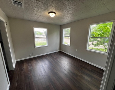 1805 E North Street - Photo Thumbnail 15