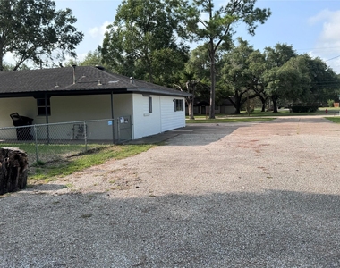 319 E South Street - Photo Thumbnail 13