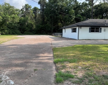 319 E South Street - Photo Thumbnail 12