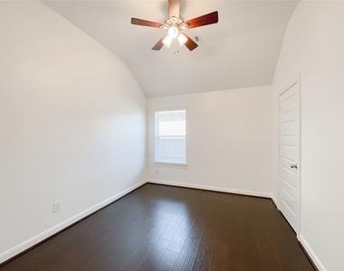 18126 Golden Falls Lane - Photo Thumbnail 31