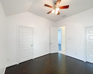 18126 Golden Falls Lane - Photo Thumbnail 33