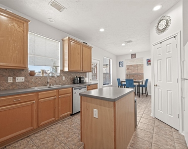 7023 Westford Park Lane - Photo Thumbnail 20