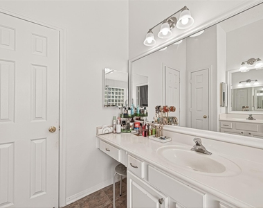 7023 Westford Park Lane - Photo Thumbnail 44