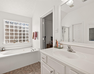 7023 Westford Park Lane - Photo Thumbnail 45
