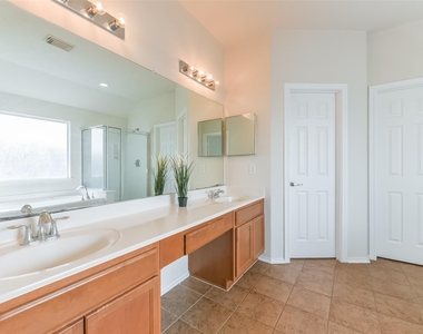 5418 Lilac Grove Lane - Photo Thumbnail 11