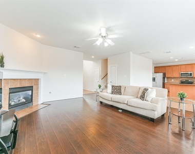 5418 Lilac Grove Lane - Photo Thumbnail 3