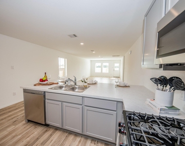 140 Austin Street - Photo Thumbnail 10