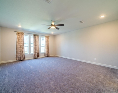 4706 Llano Loop - Photo Thumbnail 17