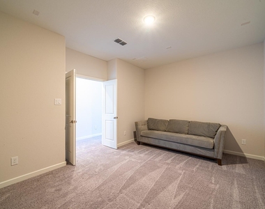 4706 Llano Loop - Photo Thumbnail 31