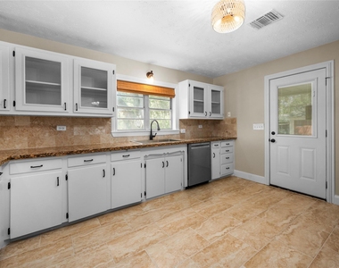 940 Hardeman Street - Photo Thumbnail 9
