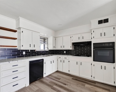 1308 W Dumble Street - Photo Thumbnail 10