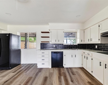 1308 W Dumble Street - Photo Thumbnail 9